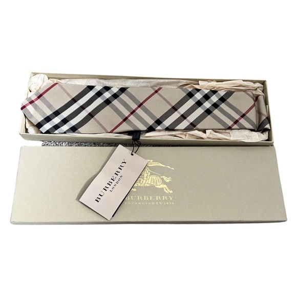 Burberry Other - Burberry Tie Nova print